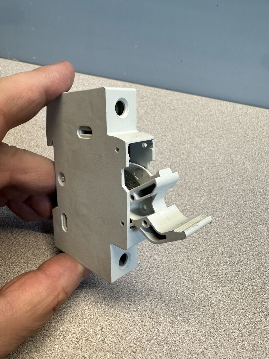 FERRAZ SHAWMUT 32A 690V FUSE HOLDER CMS 101 10X38. BRAND NEW FERRAZ SHAWMUT 32A 690V FUSE HOLDER CMS 101 10X38. BRAND NEW