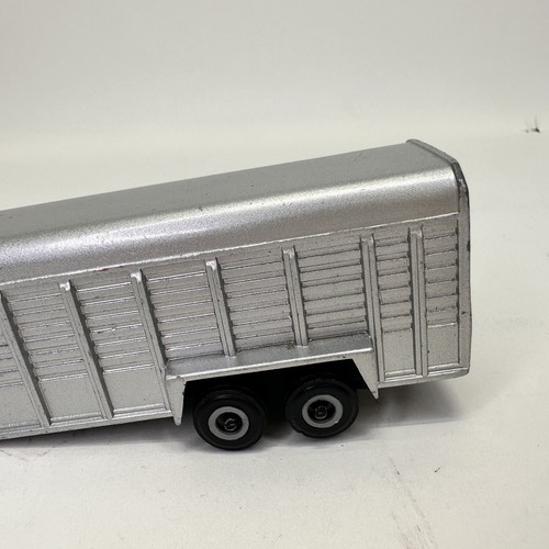 ERTL Gooseneck Silver Horse Livestock Trailer Die-Cast Metal 5th Wheel Toy 1/64 - Picture 3 of 9