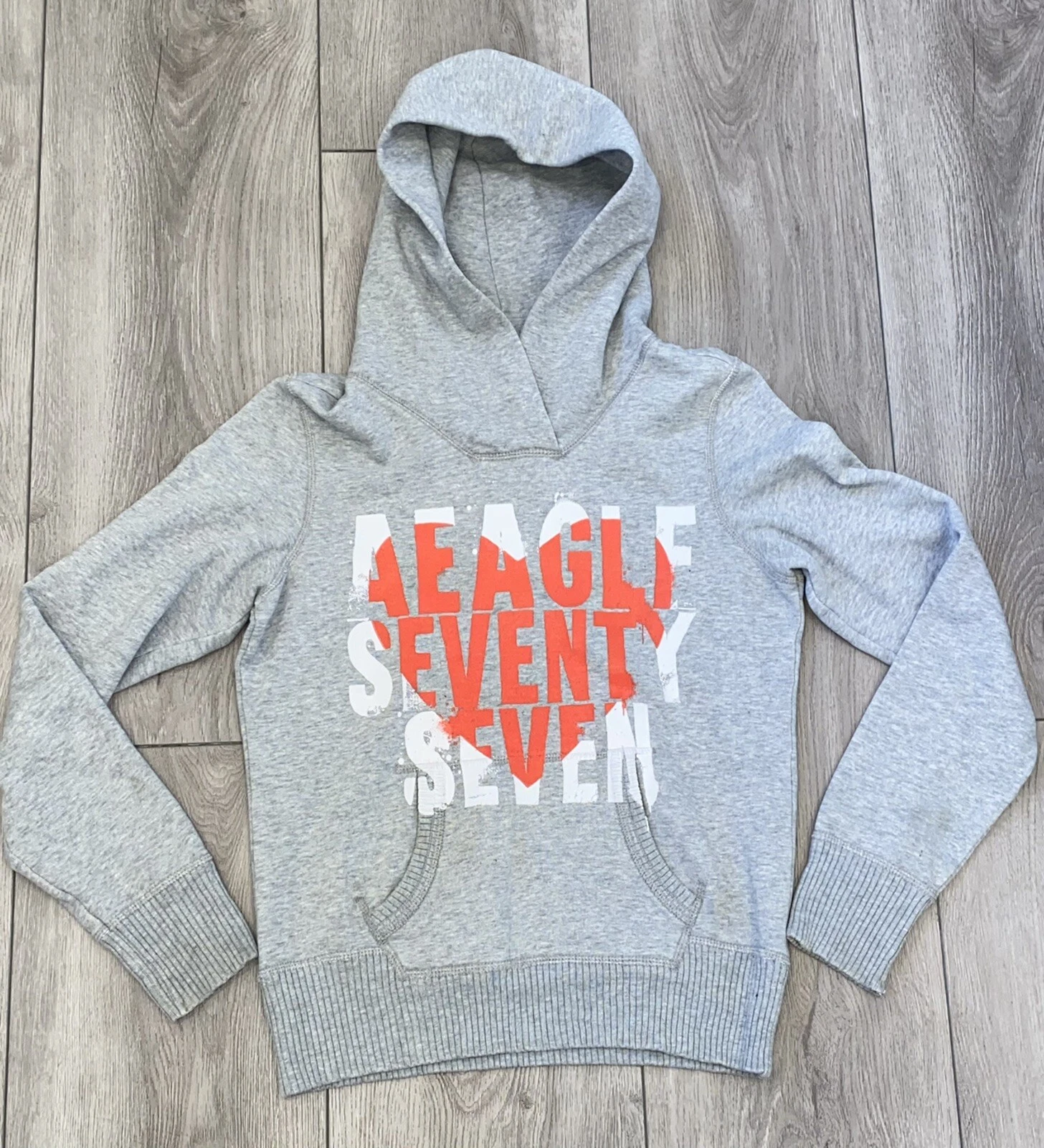 VALENTINO Felpa con cappuccio cuore giocosa American Eagle Outfitters grigio era manica lunga