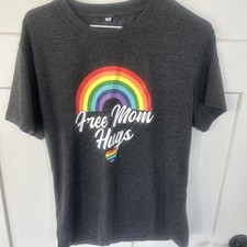 NWOT Free Mom Hugs Rainbow Heart LGBT Flag LGBT Pride Month T-Shirt Women s S