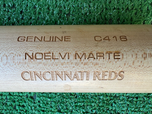 CINCINNATI REDS NOELVI MARTE GEBRAUCHTER BASEBALLSCHLÄGER IM SPIEL - Bild 1 von 2