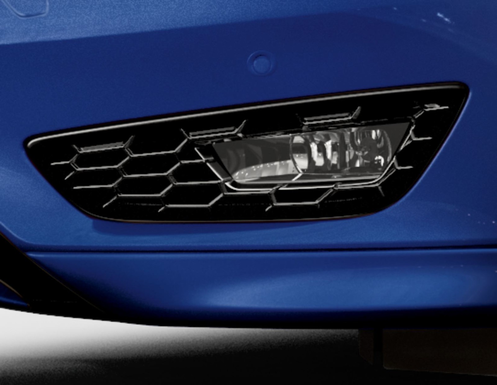 Boîtier antibrouillard gauche stylisé Ford Focus en finition premium noir