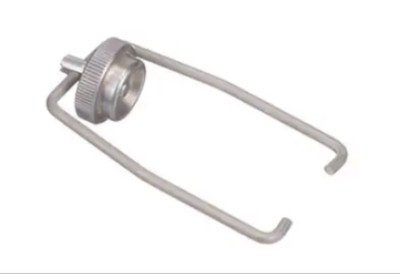 (11/17) CNH FARMALL 100C - DUAL COMMAND TRACTOR CLAMP BRACKET 84328601