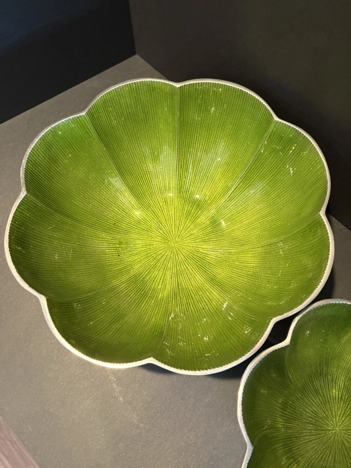 "Ensalada de frutas de 9"" Simply Designz Mod esmalte verde y aluminio metal festoneado" Foto 4 de 4