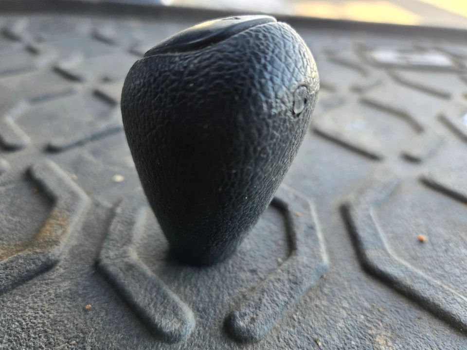 2002 Toyota Sequoia Transfer Case Shifter Knob Black - Image 2 of 4