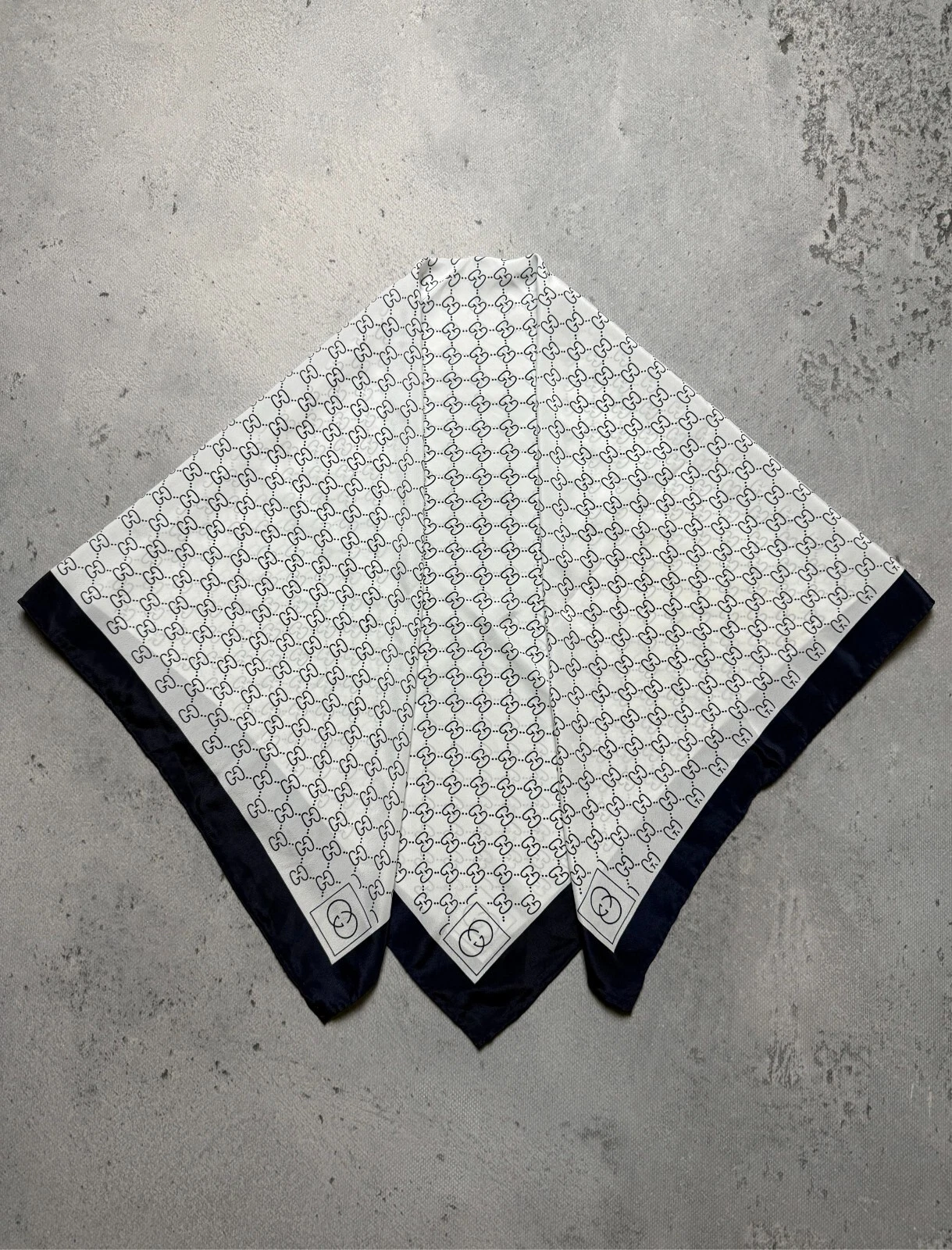 Foulard mouchoir en soie monogramme Gucci vintage année 2000 années 90