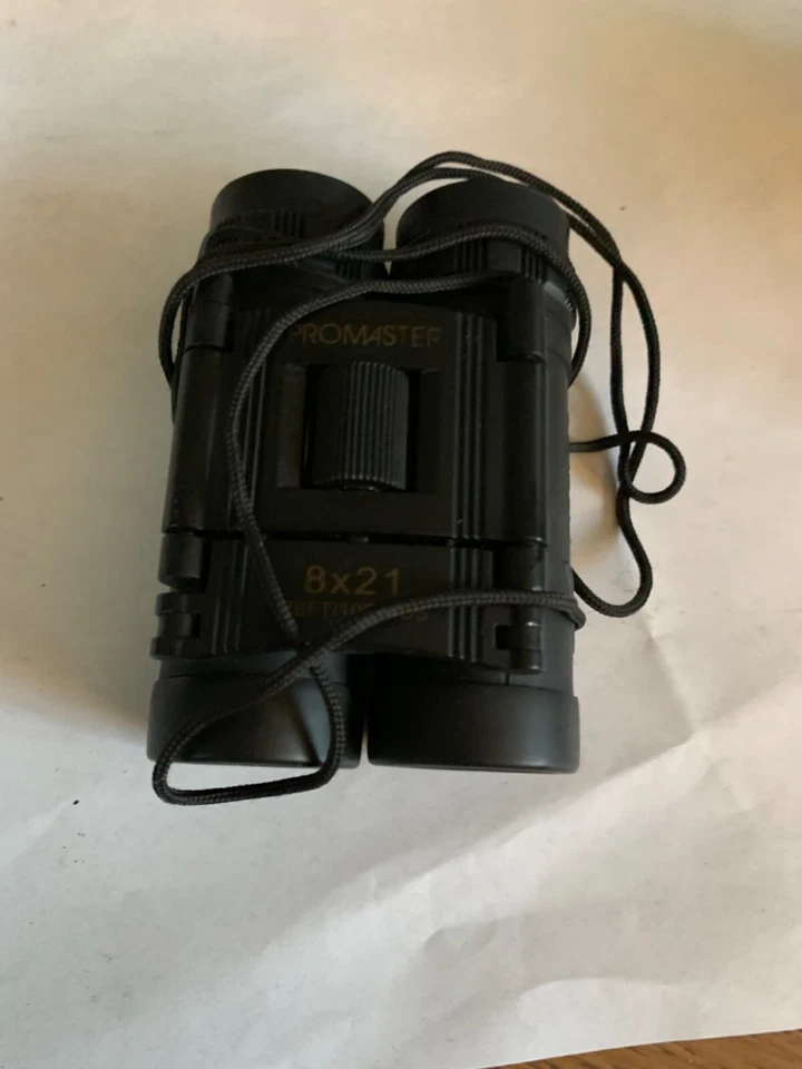 Promaster 8x21 Compact Roof Prism BINOCULAR 378 ft / 1000 yds Comes With Bag - Image 3 of 4