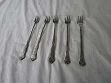 5 PIECE SET~ONEIDA DISTINCTION DELUXE STAINLESS  [ SEAFOOD /COCKTAIL ] FORKS!!!