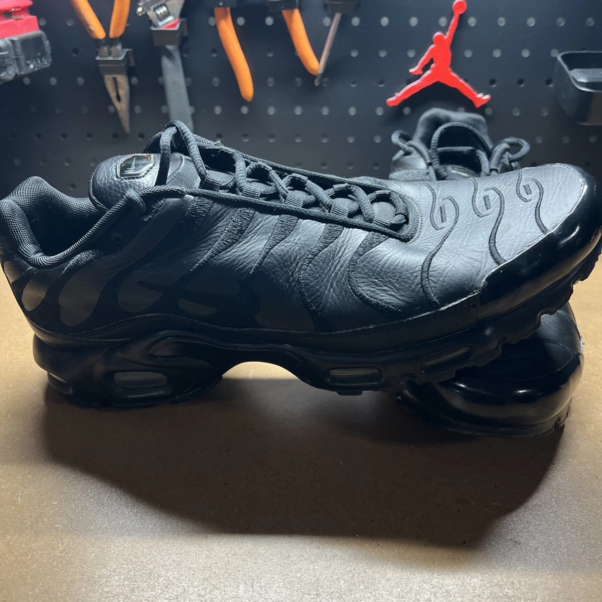 Preços baixos em Nike Air Max Plus Low Triple Black | eBay