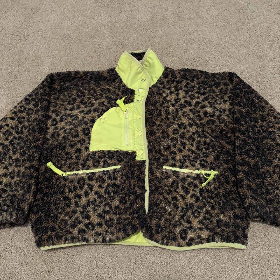 Chaqueta polar Free People pequeña de leopardo para mujer Hit The Slopes neón cuadrada recortada Foto 2 de 4
