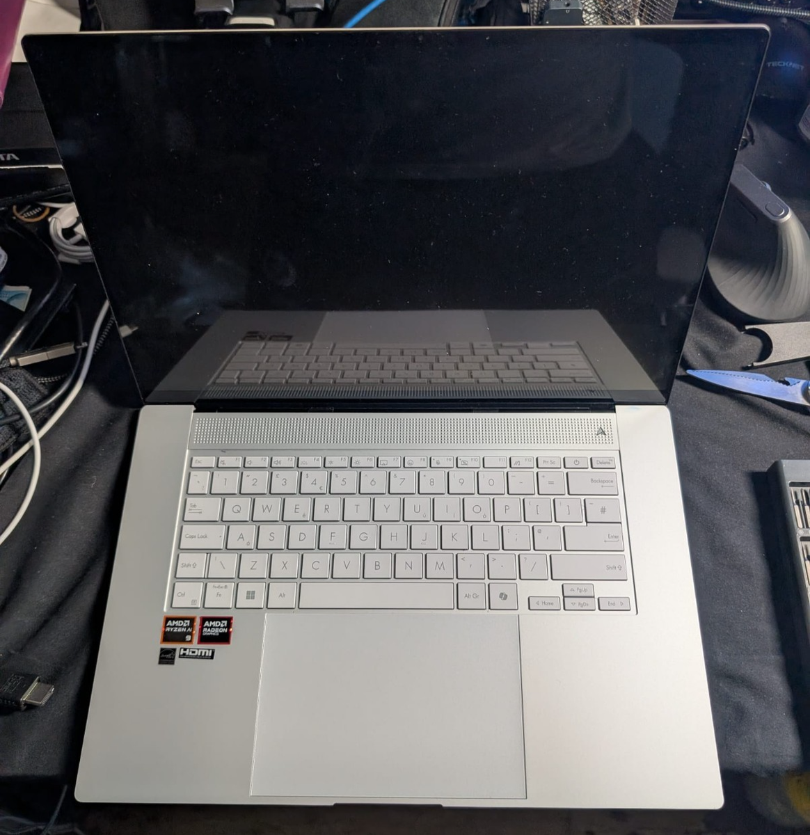 Asus Zenbook S16 UM5606WA AMD Ryzen AI 9 365 24GB DDR5 256GB SSD