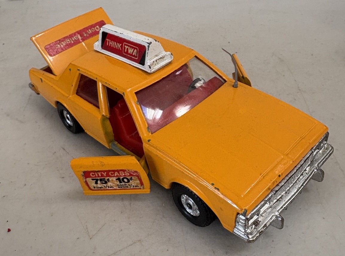 美品レア CORGI TOYS CHEVROLET IMPALA ミニカー Corgi Toys 221