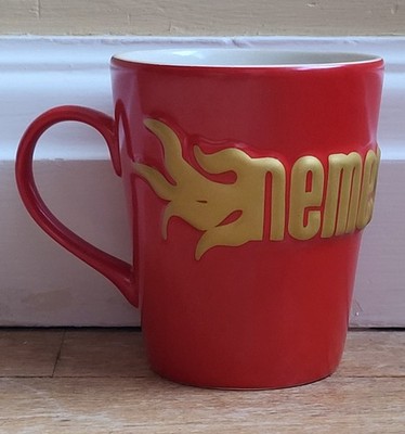 VINTAGE 2003 THORPE PARK NEMESIS INFERNO ROT KERAMIKTASSE 3D-STIL