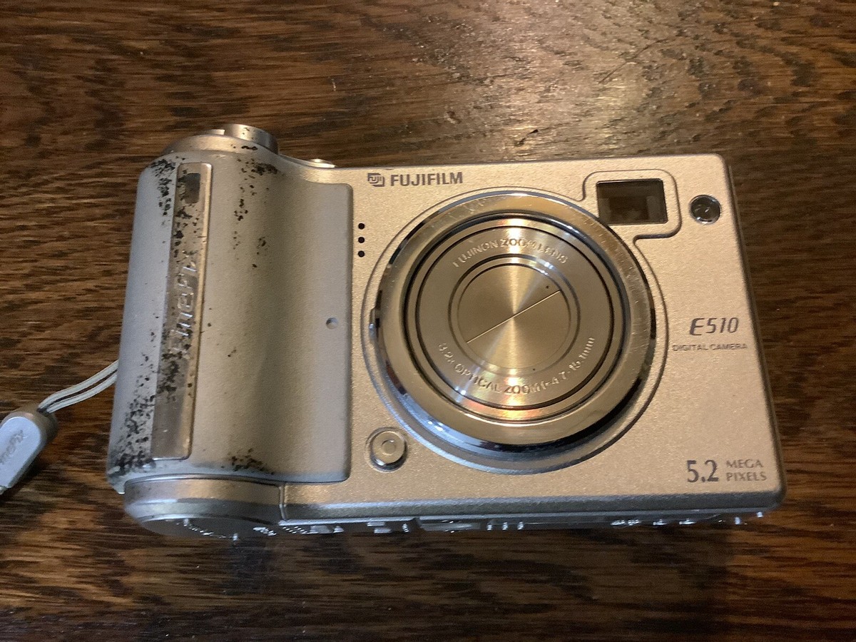 Fujifilm E510 5.2 Mega Pixels Digital Camera For Parts Or Repair