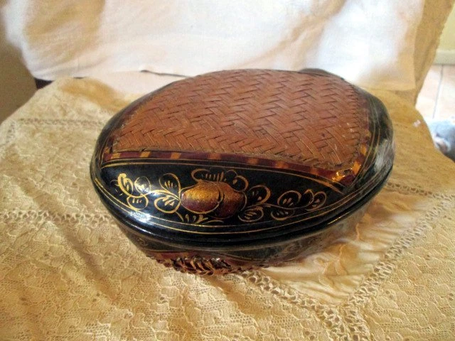 BOX A THE A LID BLACK LACQUER FLORAL DECORATIONS JAPAN TEA BOX JAPANESE