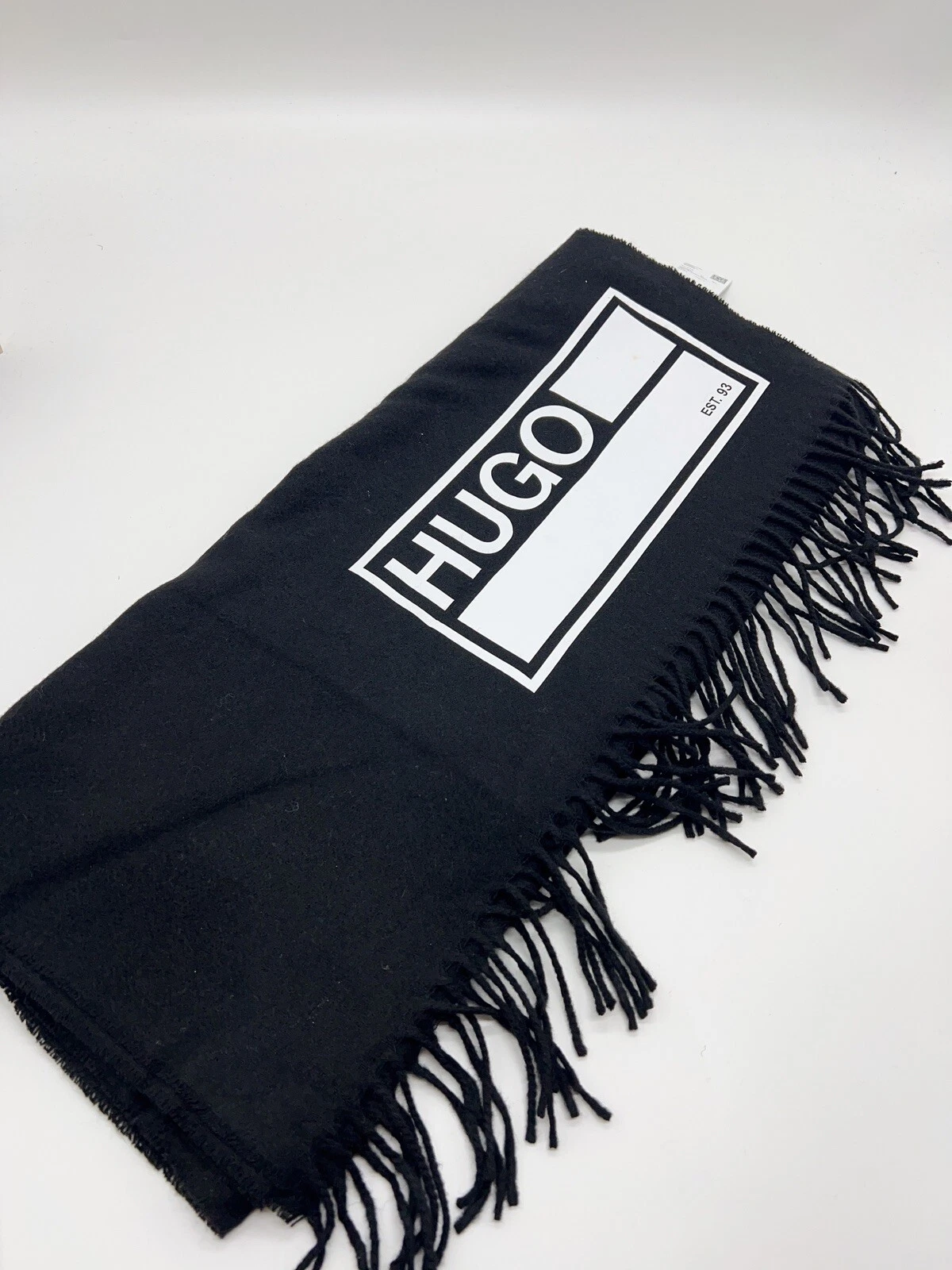 Hugo Boss Scarf Men's NWT/Black and white