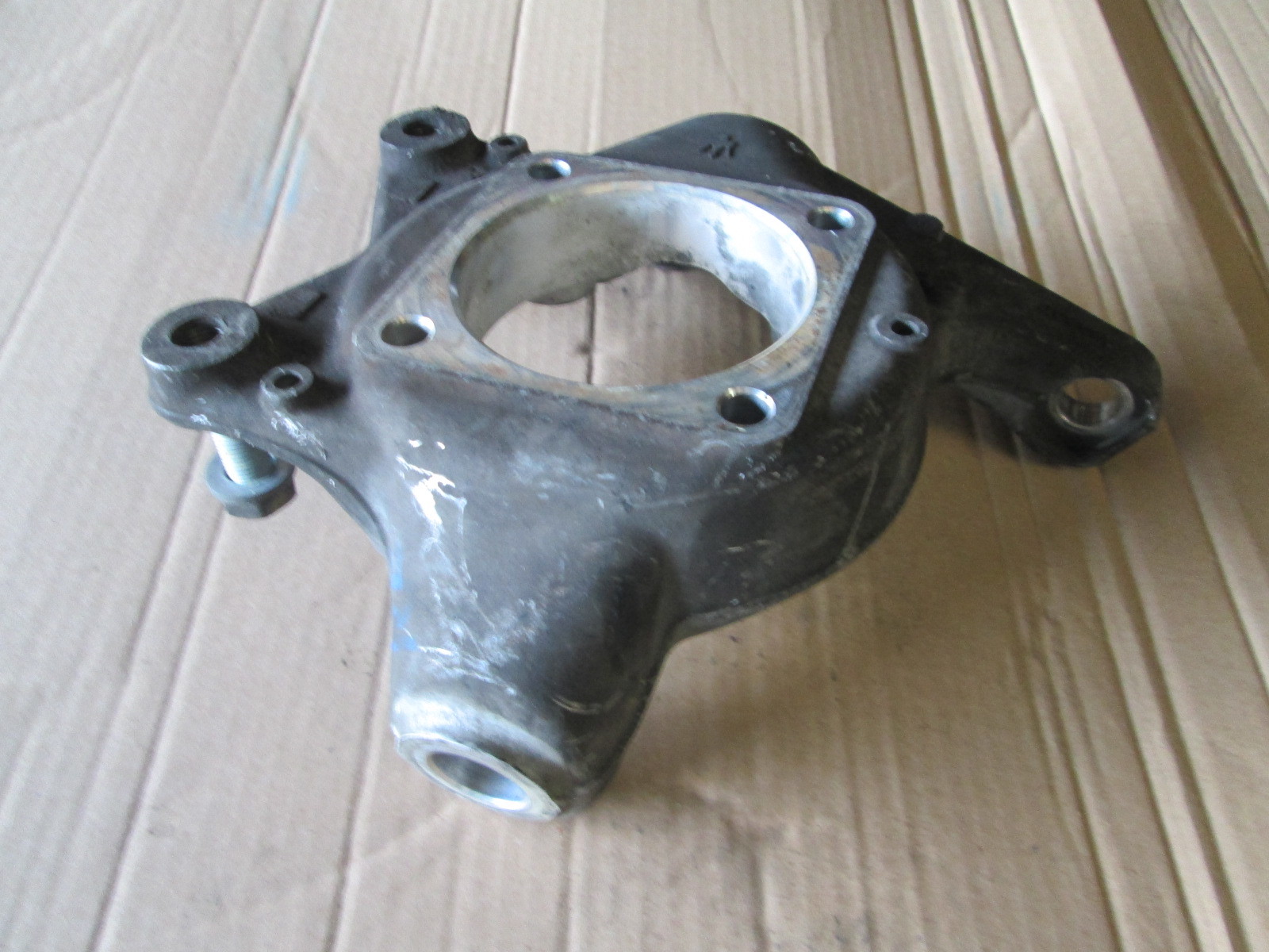 Maserati 4200 - LH Front Hub Carrier  / Knuckle / Spindle  # 189328