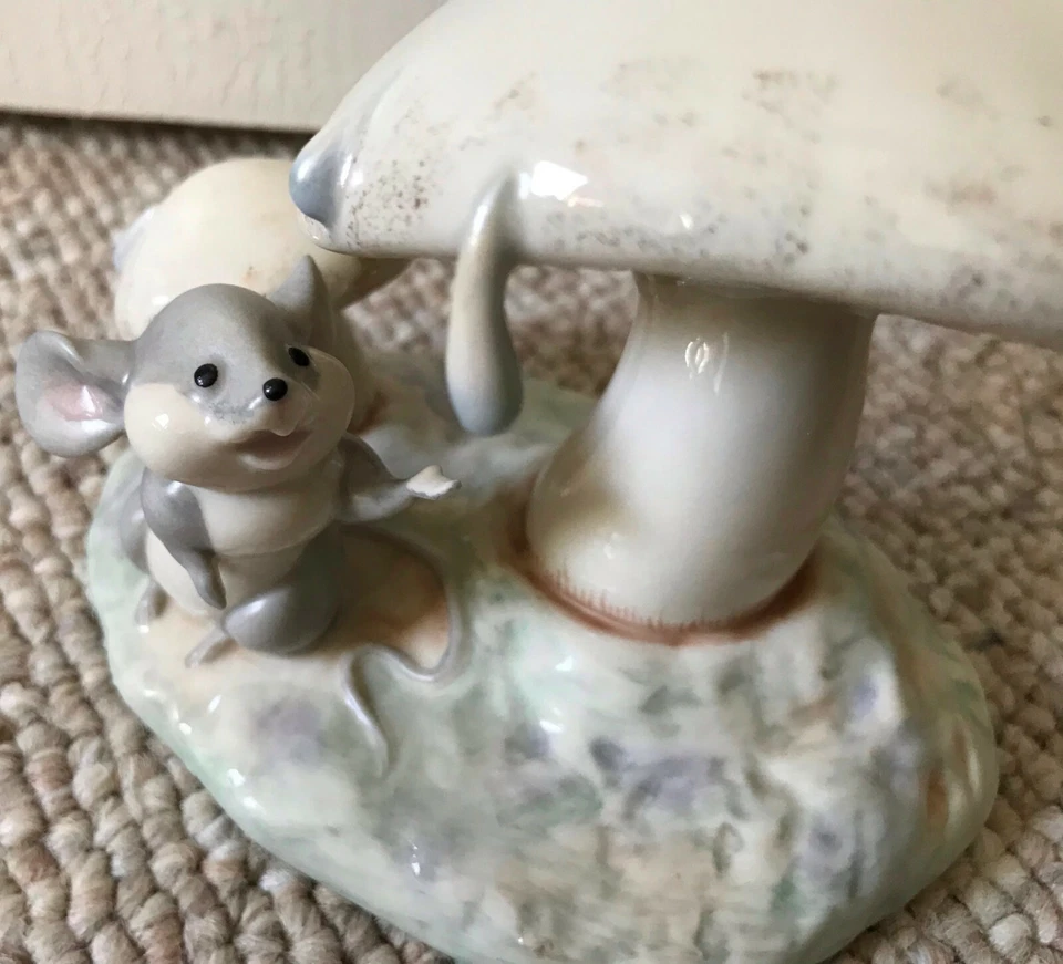 Фигурка гриба Lenox Walt Disney Showcase Collection Bambi's Dew Drop Mouse - Изображение 3 из 4