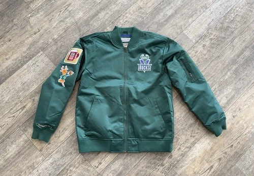 Milwaukee Bucks NBA Mitchell & Ness Zip Up Satin Style Jacket Men Size Medium  video thumbnail