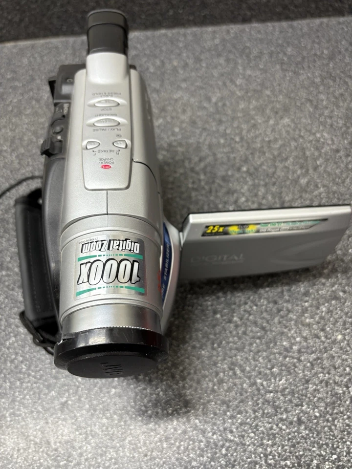 JVC GR-SXM38U Compact VHS Camcorder with Battery & Charger New Blank Tape Works - Image 2 of 4