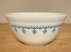 Pyrex Vintage White Blue Garland Snowflake Nesting Bowl #402 1.5 Qt MINT
