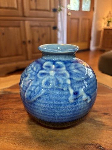 STUDIO POTTERY NEW Blue & Brown Two Tone Crackle Glaze W/Flower 6” Vase/Planter - Picture 3 of 8