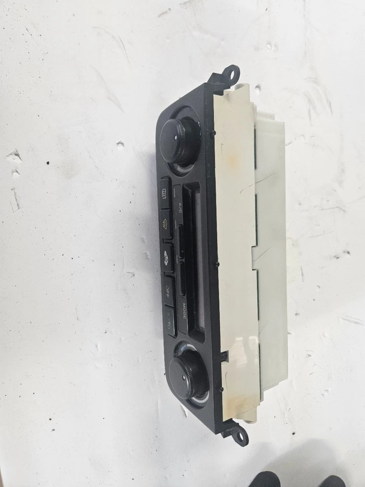 99-03 ACURA RL CALENTADOR AUTOMÁTICO Y UNIDAD DE CONTROL DE AIRE ACONDICIONADO EN TABLERO USADO PIEZA ORIGINAL Foto 2 de 4