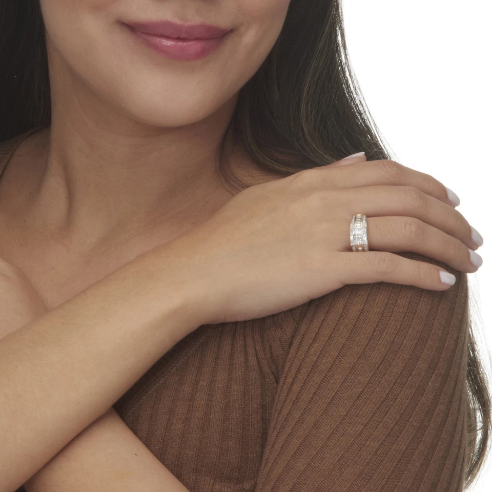 Anillo de compromiso de oro amarillo de 10 k con circonitas cúbicas y baguette talla princesa 2,94 TCW Foto 4 de 4