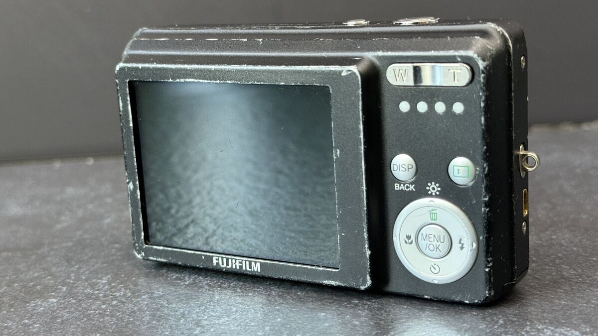 Fujifilm FinePix J10 8.2MP Compact Digital Camera - Black | eBay Fujifilm FinePix J10 8.2MP Compact Digital Camera - Black | eBay