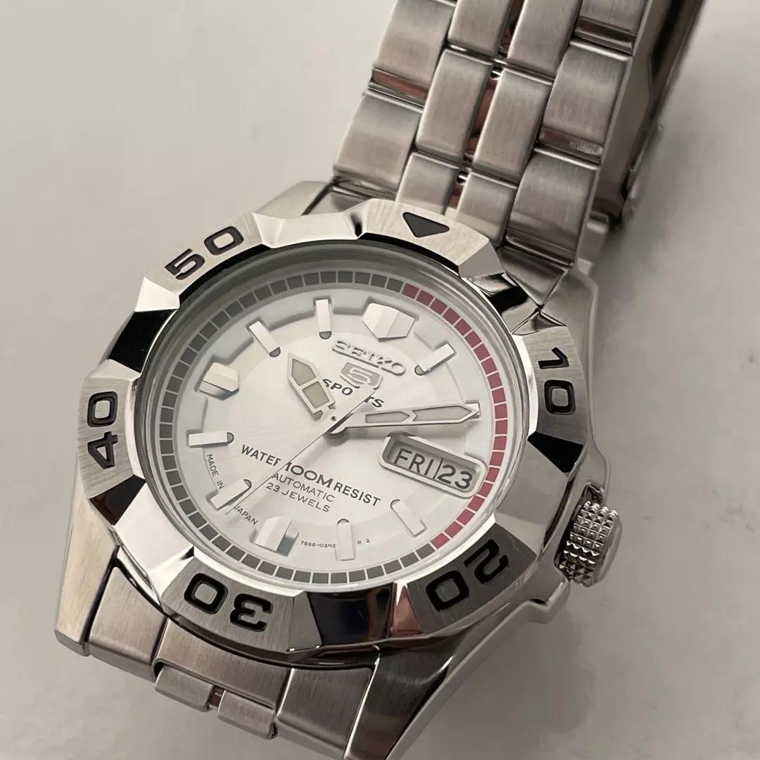 Seiko 5 Sports 7S36 02L0 Day Date Stainless Steel 23 Jewels Automatic Mens Watch