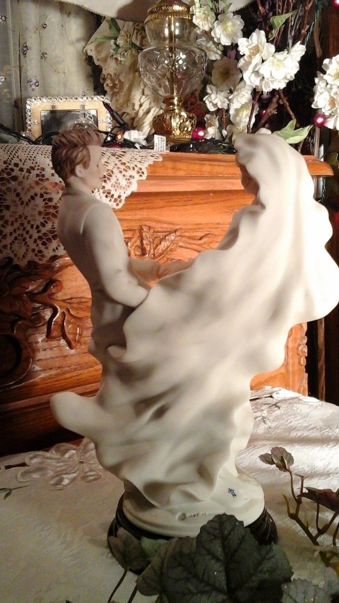 イタリア製　ジョゼッペ・アルマーニ作 Giuseppe Armani Italy 1997 Wedding Waltz Porcelain Figurine Bride