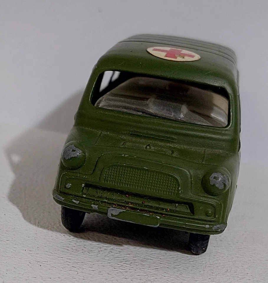 I109360 CORGI TOYS 1/43 n. 414 - Bedford Utilecon Ambulance - Immagine 3 di 4