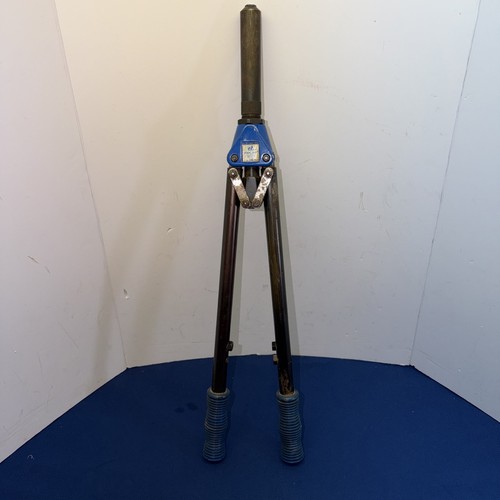 Vintage Tool Aid 19800 Heavy Duty 1/4" Rivet Gun. Nice Used Condition. Taiwan.