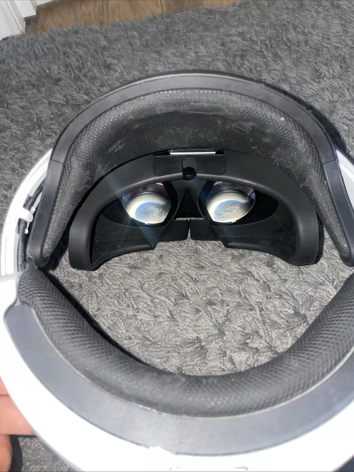PlayStation PSVR V2 - Image 4 of 4