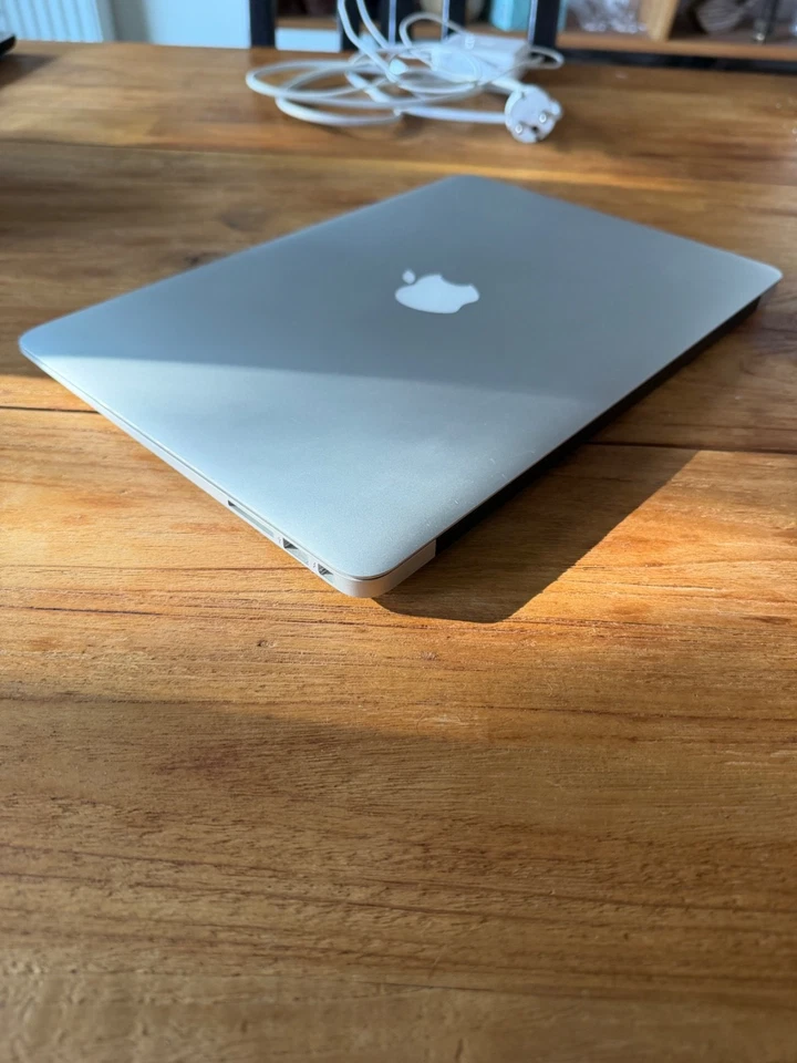 Apple MacBook Air 13" · i5 8th gen 3.6 GHz · 8GB · 128GB, photo 4 sur 5