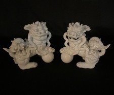 Pair Vintage Japan White Porcelain Imperial Guardian Foo Dogs Height 6 1/4"