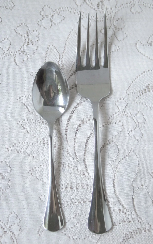 Lote de cubiertos de acero inoxidable LYON International SIMETRÍA Foto 3 de 4