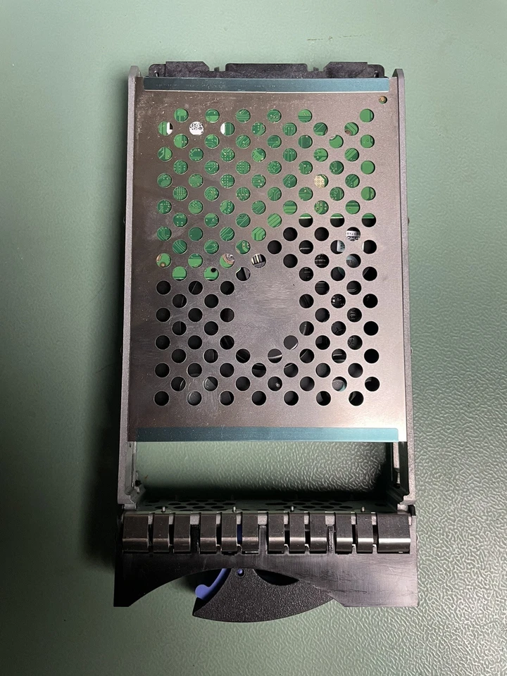 IBM 300GB 15K RPM Fibre Channel 4Gbps 3.5in Hard Drive - IBM FRU: 17P9908 - Image 3 of 4