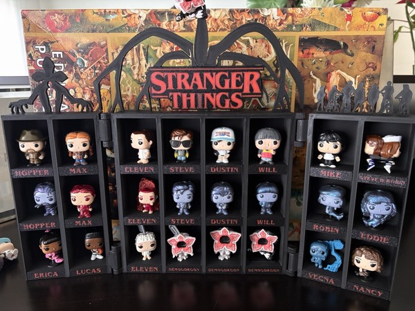 Expositor Stranger Things - Funkos Kinder Joy