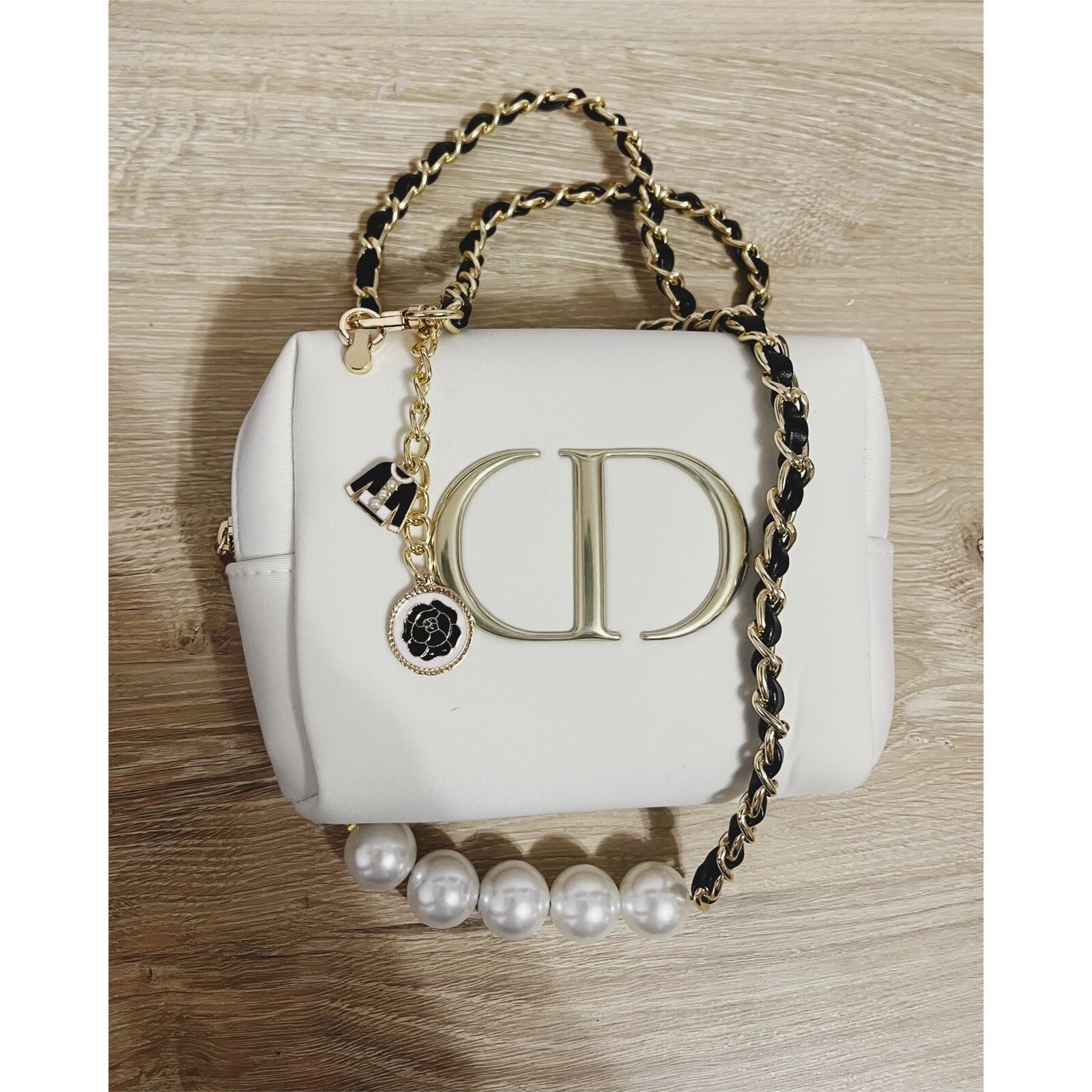 Sac à main chaîne bandoulière DIOR blanc et or pochette beauté cosmétique