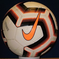 nike aerowtrac strike
