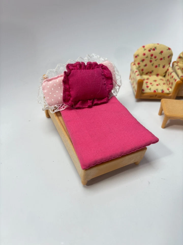 Calico Critters Lot of 8 Pieces Epoch Furniture Living Room/Bedroom/Kitchen - Image 3 of 4