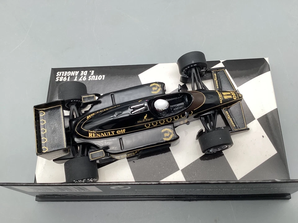 Modellautos 1:43 Minichamps Lotus 79T 1985 E. De Angelis #11 mit Vitrine - Bild 4 von 4