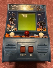 Space Invaders Handheld Game Vintage, Tested Working 2016.