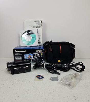 Panasonic　HDC-TM60 Panasonic HDC-TM60 Camcorder 16GB Built-In Memory + SD Charger