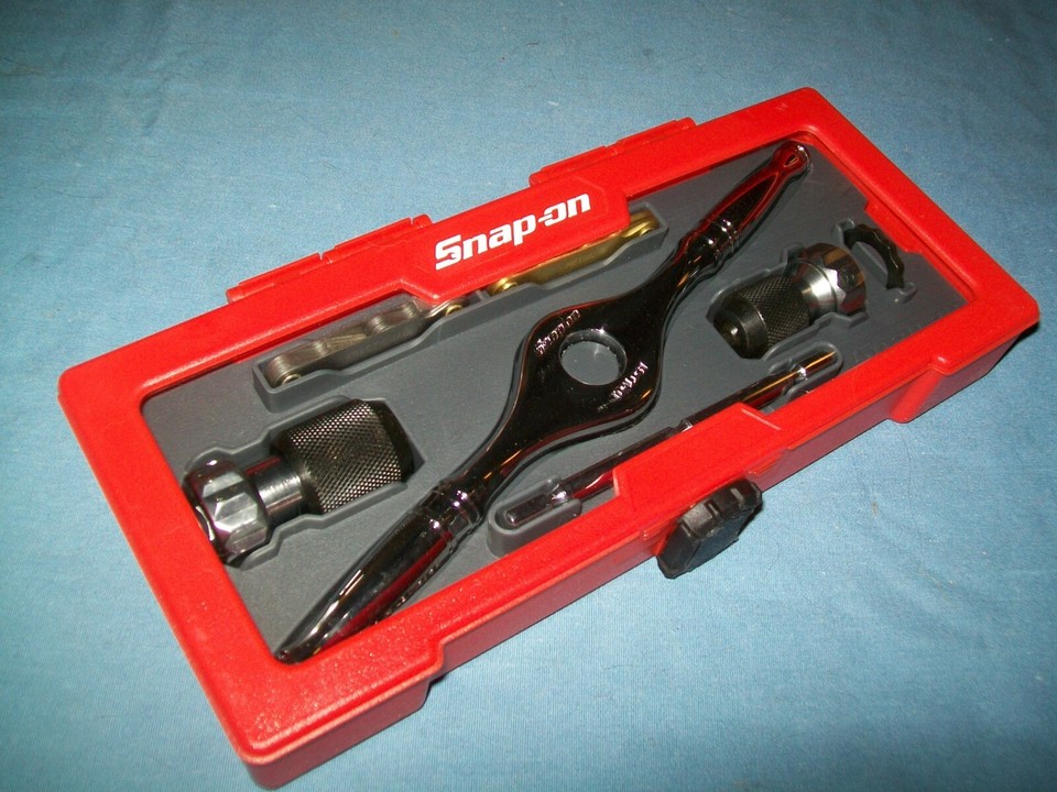 Snap On TDRSET - 7 Pcs., Tap And Die/Drive, Tool Set, In Plastic Case-USA-NICE Snap On TDRSET - 7 Pcs., Tap And Die/Drive, Tool Set, In Plastic Case-USA-NICE