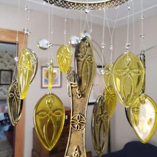 STUNNING GRASSLANDS ROAD GLASS & METAL WINDCHIME. CROSS SHAPES ON YELLOW & GREEN