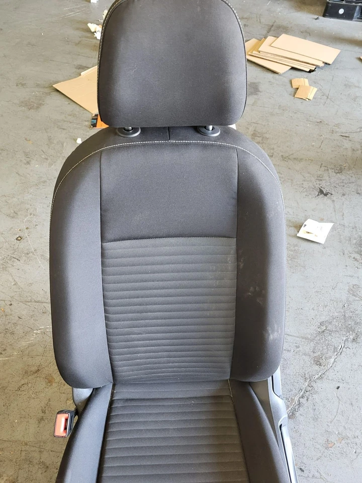 Asiento conductor delantero izquierdo usado OEM 2024 VOLKSWAGEN JETTA Foto 3 de 4