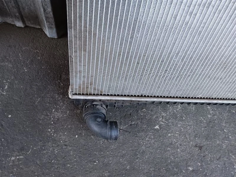 Radiador 16-19 Jaguar XF 3,0 L GX638005AB Foto 4 de 4