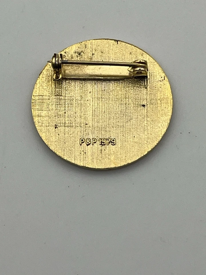 Vintage 1980 Lake Placid Winter Olympic Games Official Raccoon Mascot Pin Lapel - Image 2 of 2